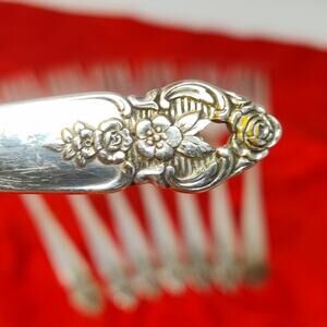 8X SF Oneida Prestige DISTINCTION Silverplate Flatware Silverware Salad Forks